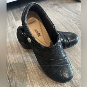 Clarks Snakeskin(ish) Zip Booties. Cute & COMFY! Size 8